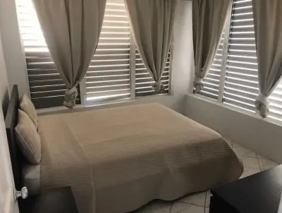 Amazing View, 3 Bed Renovated, AC, Generator Hotels near Honeymoon Beach