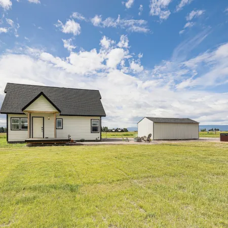 Kalispell Mountain Getaway w/ Hot Tub & Fire Pit!