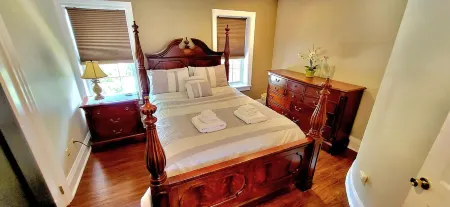 Luxury Downtown Penthouse - walk to track, restaurants, spas and so much more!