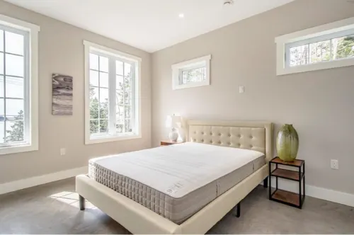 Stunning Ocean Front cottage, minutes from the beach