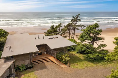 Sunset Cove by AvantStay Beachfront w Balcony Отели рядом с достопримечательностью «Haystack Rock»