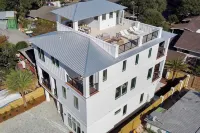 Rendezvous by AvantStay Modern Haven w Game Room Roof Top Hot Tub Pool Close to Beach