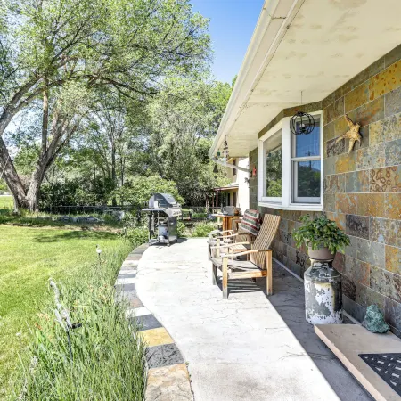 Walk to Main St: Carbondale Apt w/ Shared Patio