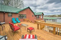 Lakefront Gem w/ Docks on Central Ave - Homestays