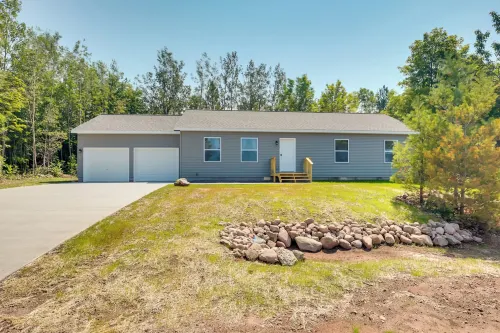 Wooded Hancock Home Near Ski and Snowmobile Trails! - Wifi