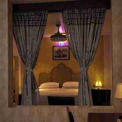 Ratna Hotel Rooms
