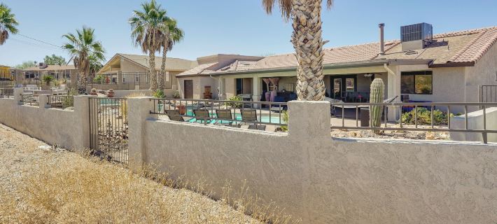 4 Mi to Lake Havasu State Park: Home w/ Mtn Views! Hotels in Mohave County