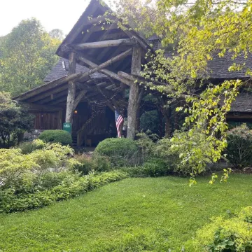 Wolf Laurel-Authentic Cabin-Mountain Views-Ski Hatley Pointe-Hiking-A/T-Big Bald