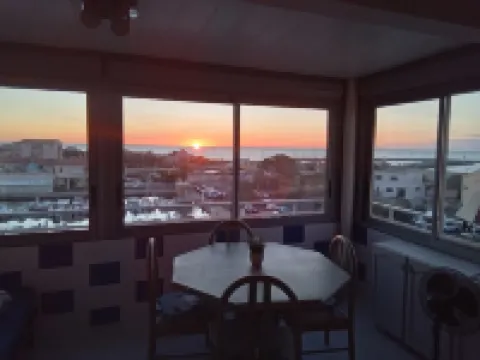 Sea Breeze - Sea View Apartment, 100 Meters from the Beach, Pets Welcome! Hotels in Frontignan