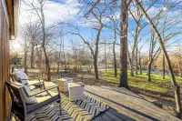 Cedar Nest Experience Ozark Magic in Sunrise Beach - parcheggio