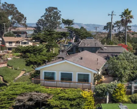 Stunning Coastal Cottage w/ Views of Monterey Bay! Hotels in Watsonville