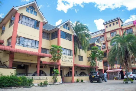 Golden Palace Hotel Отели в г. Free Hold