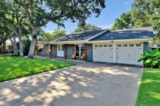 Modern Retreat with Pool, Hot Tub & Game Room