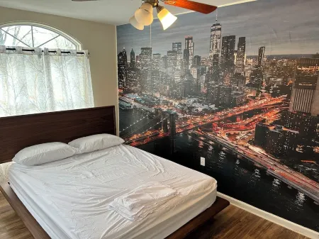 Luxury Townhouse in Newark Отели рядом с достопримечательностью «Short Hills Plaza»