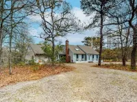 Wood Duck Retreat, minutes from Beach and Pond! On bike path Hotéis em Eastham