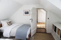 Historic Cape Cod 3BR Home in Sandwich – Walk to Beach & Dining