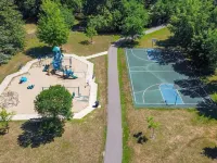 5 Bedroom family oriented home. Fenced yard, Adjacent park. Hotels in Champlin