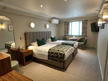 Stirrups Hotel Отели в г. Бракнелл