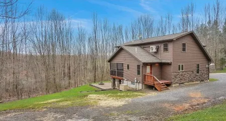 Hidden Gem💎Large Ellicottville Chalet🍁Woods⛷ Hot Tub 🕹️ Arcade Fun 🔥Fire Pit