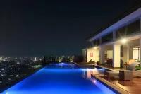 Wimarion Hotel Semarang - Rooftop Pools