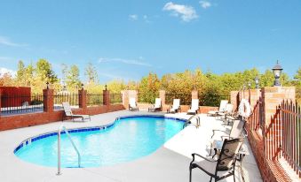 Holiday Inn Express & Suites Roanoke Rapids SE