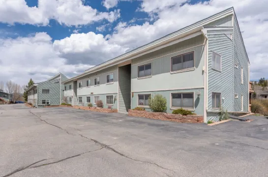 Spacious, 4Br Group Retreat , Fireplace, Deck with Views, Rmnp