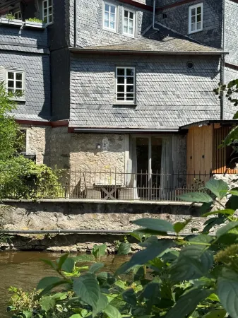 Boutique-Hotel Stadtherberge Wetzlar Отели в г. Лойн