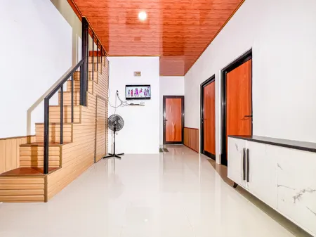 Homestay Abbasy Prambanan Отели рядом с достопримечательностью «Храм Севу»