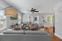 Convenient Location Near Vintage Shops and Cafes - Charming Escape