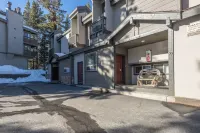 Slopeside Retreat at Mammoth Mountain, Ski-in\Ski-out at Canyon Lodge