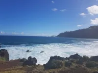 Driftwood-small house next to large cove Hotels in Petite Ile