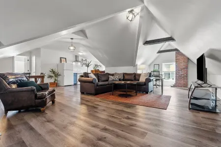 Bourbon Trail - Loft in Downtown Lexington
