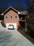 Charming WeeHaus with WiFi and AC at Lake Santeetlah close to Tail of the Dragon