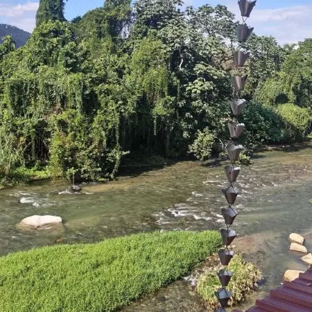 Come to enjoy this fully renovaded 3-bedroom apartment full of amenities.