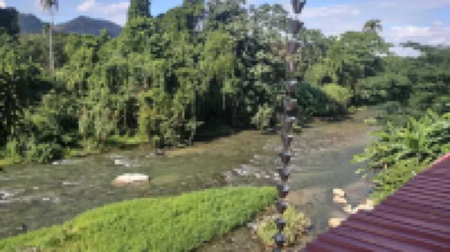 Come to enjoy this fully renovaded 3-bedroom apartment full of amenities.