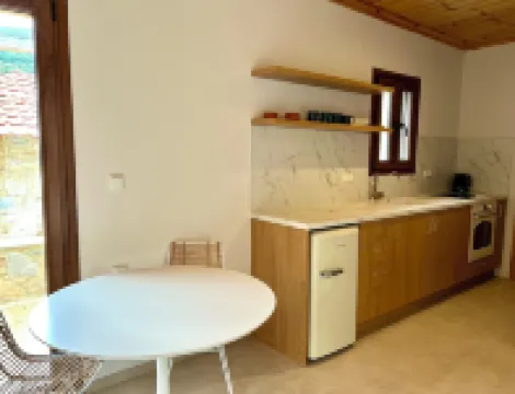 Charming 1-bedroom cottage with beautiful views in enchanting Mikros Prinos