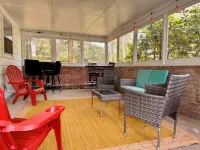 Sleeps 12/Mid-Century Cool/Minutes to Stadium