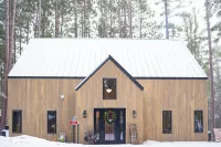 3 BR l Lakefront Cabin l Skiing I Snowmobiling