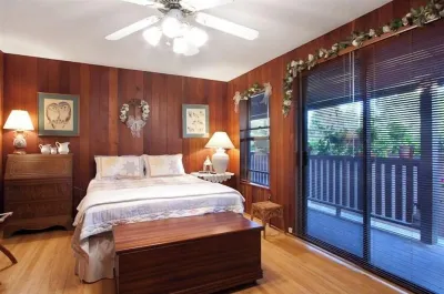 Oceanfront Home, Stone Steps Beach Access, Jacuzzi on Oceanfront Deck Self Realization Fellowship Hermitage & Meditation Gardens附近的飯店