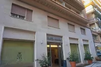 Crisol Europa Hotel in zona Monumento a Carlo Cottone
