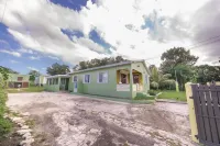 Prentice Place Lovely 1 bedroom condo with private parking. Hotels in Buckleys