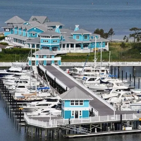 First Floor King Suite, Kids Bunk Room ~ Private Beach & Community Pool Access!