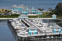 First Floor King Suite, Kids Bunk Room ~ Private Beach & Community Pool Access! - WiFi