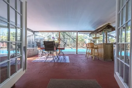 Pool Home Hideaway - 3 Bedrooms in Port St John - Watch Launches from the Pool!