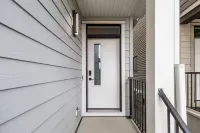 Kay Homes | Lakeview Haven – Walk to Park, 4 Mins to Restaurants, Shops & Cinema