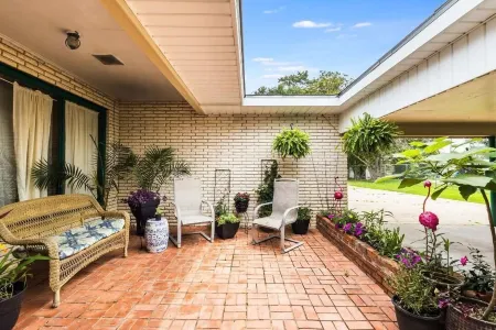 RETRO RETREAT - Perfect Get Away In Washington, La with WiFi, AC & MORE