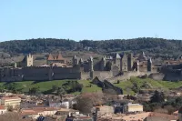 A 5 Min. de Carcassonne, Gîte -appart. du Troubadour Aznavour en Pleine Nature فنادق في Pennautier