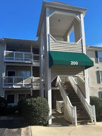 Perfectly located, newly renovated, charming 3 bedroom condo - 1 mi from campus Отели рядом со станцией Amtrak Clemson, SC (CSN)