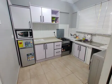 Relaxation Redefined- Cozy General Vacation Condo, near Palace Mall Comm 26,Tema