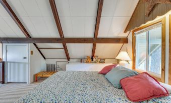 Hillside Hideaway Warm and Cozy Terrace Lakes Cabin